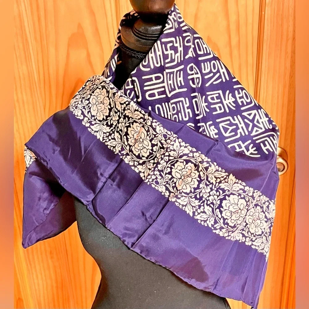 VTG 100% Silk Chinoiserie Elegant Blue Patterned Head Neck Scarf Quiet Luxury 33